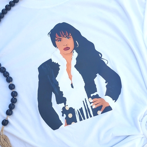 NOW AVAILABLE IN ALL SIZES DTF Selena Quintanilla Fan Graphic White T-shirt - Picture 2 of 3